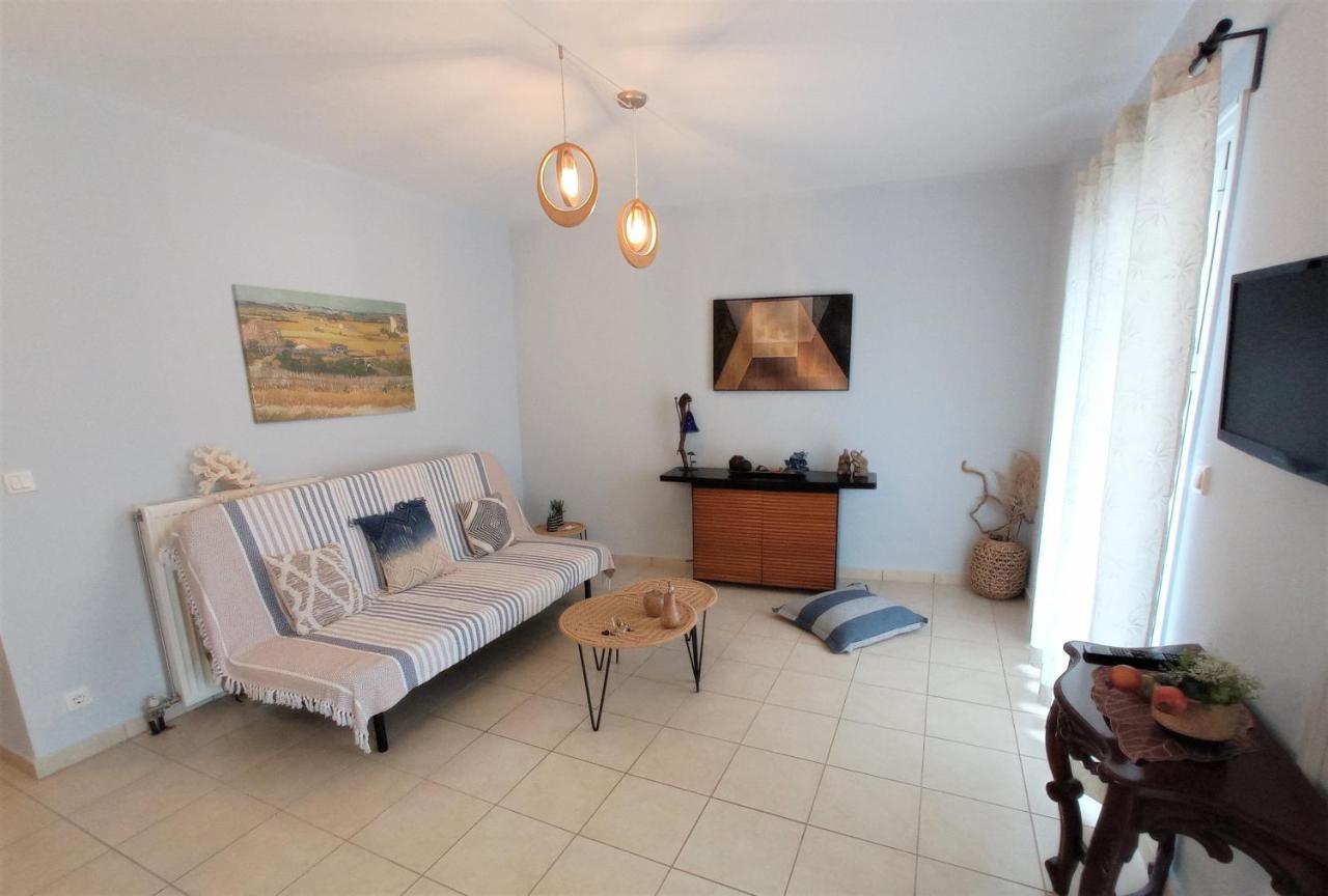 G Apartment In Agia Efimia Exterior photo